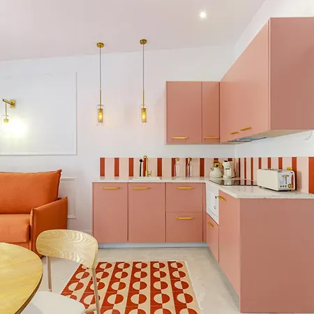 Apartment With Exceptional Charm In Historic Center Of